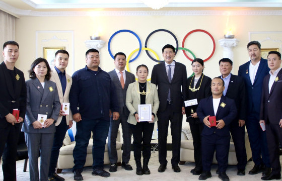 Олимпод амжилттай оролцсон тамирчдад Алтан од, Алтан очир одон гардууллаа