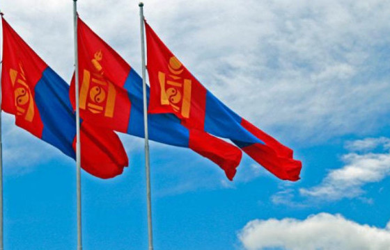 Битүү шөлөөр баяр тэмдэглэх яах вэ, ямар олон хүний амиар тусгаар тогтнол олдсоныг битгий мартаарай