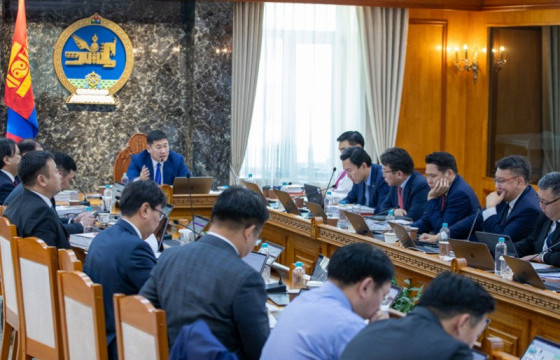 Засгийн газар хуралдаж байна