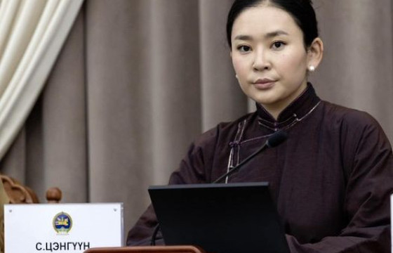 С.ЦЭНГҮҮН: Манай намын гишүүд над руу “Одон медаль хөөцөлдөөд өгч болох уу” гээд залгаж байна. Социализмын үеийн одон медалиа одоо болих хэрэгтэй