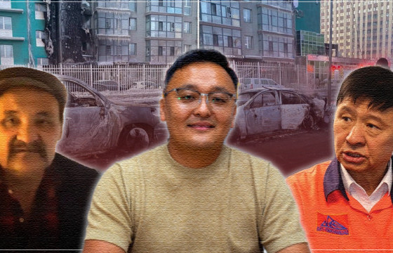 “ДҮНЖИНГАРАВ”-ЫН ДЭЛБЭРЭЛТИЙН БУРУУТАН НЬ “ДАШВААНЖИЛ”-ЫН ЗАХИРАЛ, ЖОЛООЧ ХОЁР БОЛЖ, “ПАТРОЛ” МАШИНЫ ЖОЛООЧ Э.МӨНХНАРАН ХЭРГЭЭС МУЛТАРЧЭЭ