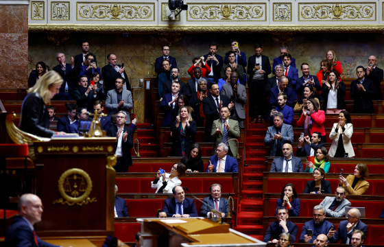 Францын Засгийн газар бүрэн бүрэлдэхүүнээрээ огцрохоор боллоо