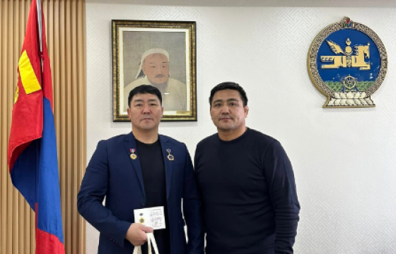 Гавьяат Н.Мишигсүрэнд Дархан-Уул аймгийн БТСГ хүндэтгэл үзүүлэв