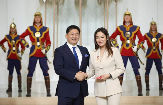 Жүжигчин, шүдний эмч Б.Бадамцэцэгийг Ерөнхийлөгчийн Эрүүл мэнд, нийгмийн бодлогын зөвлөхөөр томилжээ 