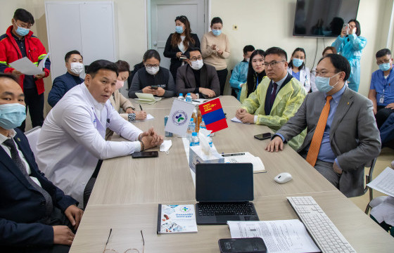 ЦХИХХ-ны сайд Ц.Баатархүү, Эрүүл мэндийн сайд Т.Мөнхсайхан нар өнөөдөр Чингэлтэй дүүргийн эрүүл мэндийн төвд ажиллалаа