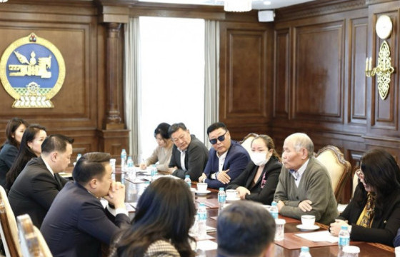 УИХ-ын дарга Д.Амарбаясгалан Нарансэвстэйн боомтыг нээхийг эсэргүүцэж буй иргэдийн төлөөллийг хүлээн авч уулзлаа