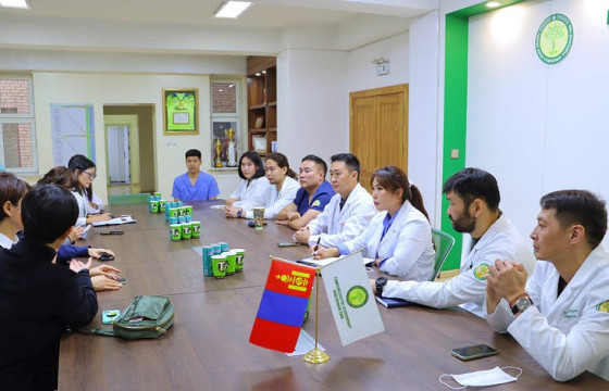 ГССҮТ нурууны мэс заслын шинэ технологийг эх орондоо нутагшуулах эхлэлийг тавилаа