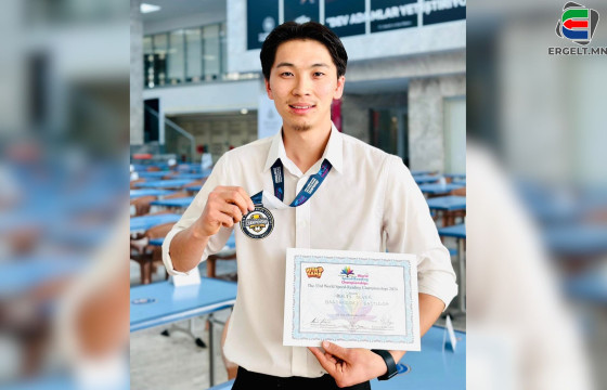 Б.БААСАНДОРЖ: ХУРДАН УНШЛАГЫН ДАШТ-Д МИНУТАД 815 ҮГ УНШСАН АМЖИЛТААРАА МӨНГӨН МЕДАЛЬ ХҮРТЭЭД ИРЛЭЭ