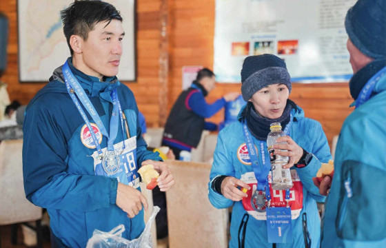 -50 хэмийн хүйтэнд 21 км уралдаж алт, мөнгөн медаль хүртлээ