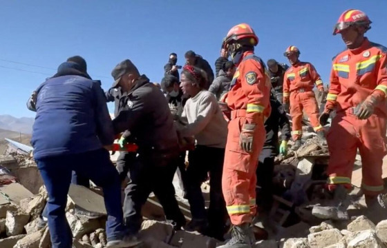 Төвөдөд болсон газар хөдлөлтийн улмаас амиа алдсан хүний тоо 126-д хүрчээ