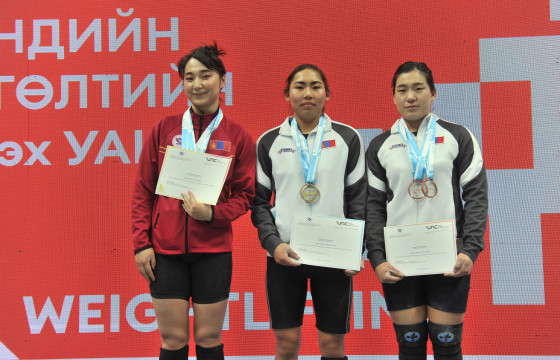 Г.Орхон анх удаа хүндийн өргөлтийн улсын аварга боллоо