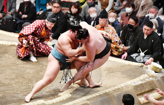 Хацү башёд Монгол сүмочид амжилттай барилдаж явна