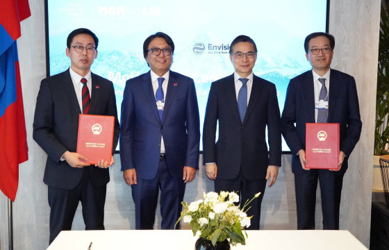 Шадар сайд Т.Доржханд Давосын чуулгад оролцох үеэрээ зарим улсын албаны хүмүүстэй уулзалт хийж байна