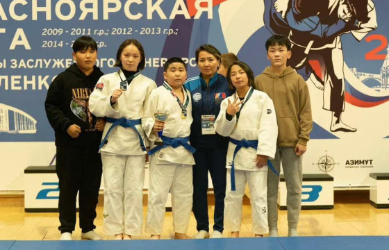 Өсвөрийн жүдочид ОХУ-ын тэмцээнээс хоёр алт, нэг мөнгөн медаль хүртжээ