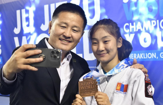 ЭНЭ ӨДӨР ЖЮҮ ЖИЦҮГИЙН Б.ЭГИЙМАА МЭНДЭЛЖЭЭ