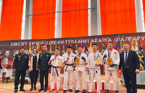 Манай баг, Оросын гардан тулааны багийг 3:2-оор ялжээ   