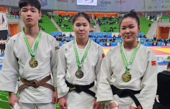 Х.Маралмаа, Б.Далайцэрэн нар Европын цомоос алт, М.Цэндбазар хүрэл медаль хүртлээ