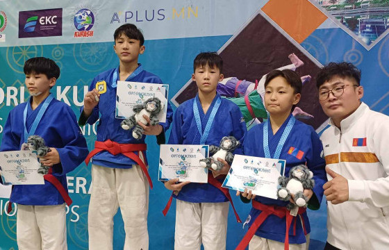 “Даян шонхор”-ынхон кураш бөхийн улсын аваргаас хоёр мөнгө, дөрвөн хүрэл медаль хүртжээ