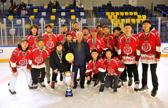 “Дархан” баг хоккейн “Клубуудын цом”-ын тэмцээнд түрүүллээ