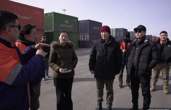 УИХ-ын Аж үйлдвэржилтийн бодлогын байнгын хороо “Гашуунсухайт-Ганцмод” боомтод ажиллаж байна