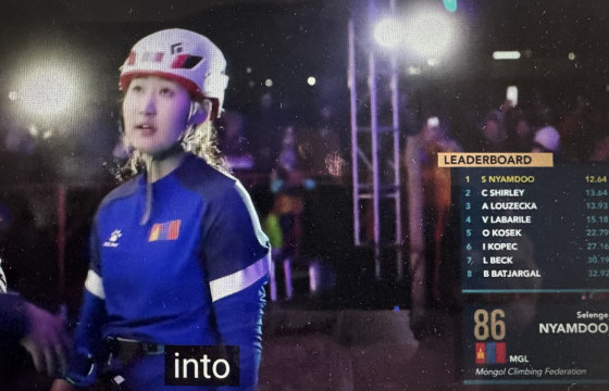 Н.Сэлэнгэ мөсөн авиралтын дэлхийн цомын аварга боллоо