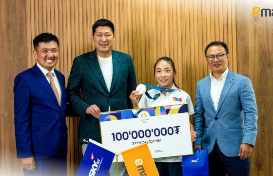 Олимпын мөнгөн медальт тамирчин Б.Баасанхүүд ‘‘Скай Хайпермаркет’’ ХХК, Скайтел Групп, болон ‘‘Баттүшиг-Цэлмүүн’’ сан хамтран 100,000,000₮ гардууллаа.