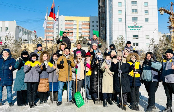 Хамтдаа цас цэвэрлэцгээе!.