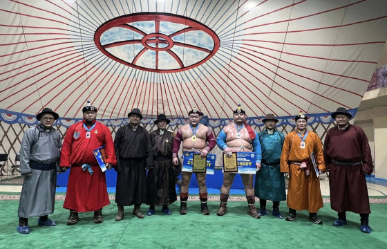 Дархан-Уул аймагт сар шинийн баяр зориулсан барилдаан болов