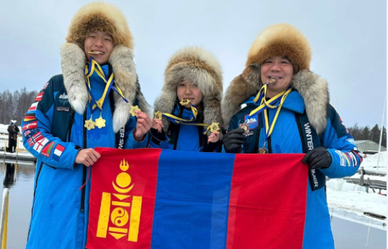 Өвлийн усан сэлэлтийн тэмцээнээс М.Цэнгүн алт, С.Мөнх-Оргил дөрвөн алтан медаль хүртэв