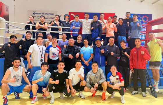 М.Баянмөнх боксдын бэлтгэлтэй танилцлаа