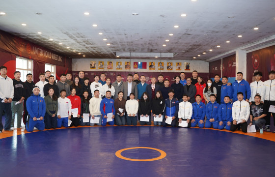 Чөлөөт бөхийн эрэгтэй шигшээ баг Хөх хотод бэлтгэлд гарлаа