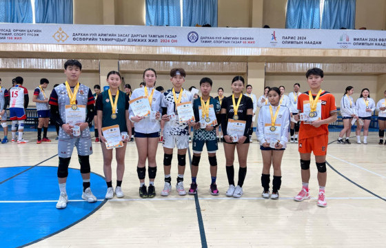 Дархан хотын өсвөр үеийн волейболын тэмцээн өндөрлөв
