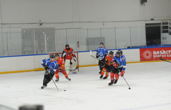 Хоккейн “Бурхантын бухнууд” баг лигийн аваргын төлөө тоглоно