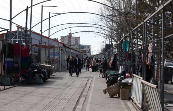 Нийтийн эзэмшлийн зам талбайг зөвшөөрөлгүй ашиглаж байгаа зөрчлийг арилгуулж байна