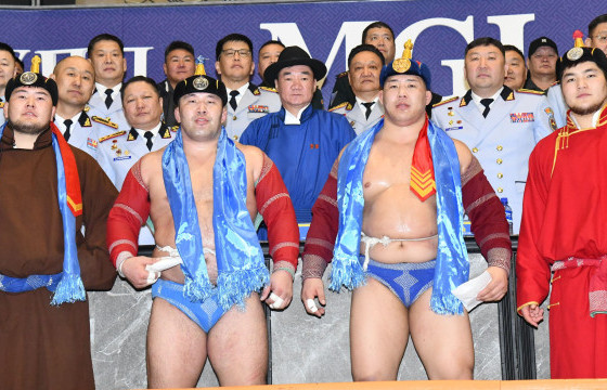 Монгол цэргийн баярын барилдаанд Д.Хүдэрбулга заан түрүүлэв