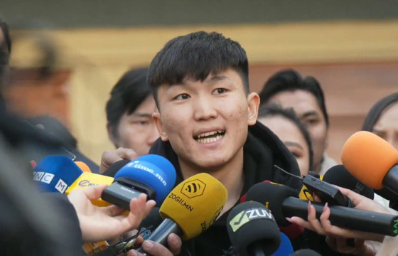 НООРОГ САЙТЫН ЗАХИРАЛ О.УЛАМСАЙХАН: Чатаар ирсэн гомдлын дагуу биднийг 21:00 цагт чөлөөт цагаа өнгөрүүлж байсан газраас баривчилж, саатуулсан