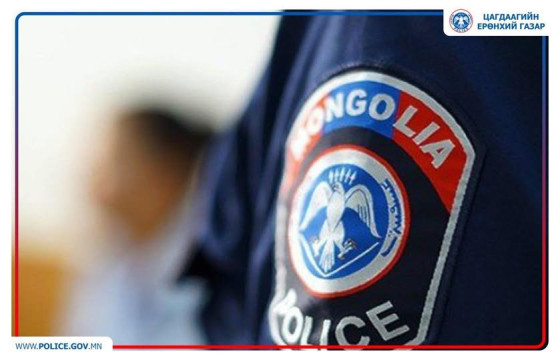 Уулын уруу өнхөрч байсан автомашинд дайруулж амиа алджээ