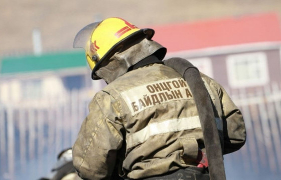 Орон сууцны хогийн сувагт гал гарч утаажилтын бүсээс 33 хүнийг гаргажээ