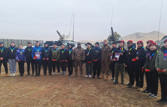 Сурагчид “Цэргийн нэг өдөр”-тэй танилцлаа