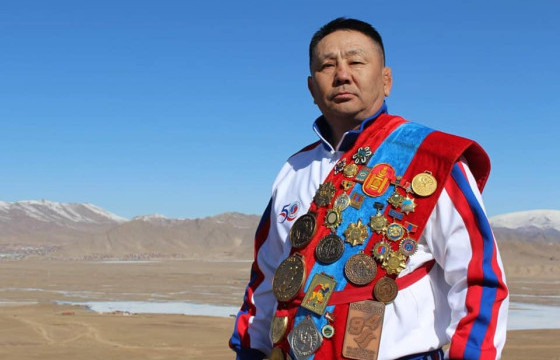 ЭНЭ ӨДӨР САМБО БӨХИЙН ДЭЛХИЙН АВАРГА О.ЦОГТГЭРЭЛ  МЭНДЭЛЖЭЭ