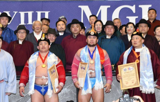 УВСИЙН 100 ЖИЛИЙН ОЙН БАРИЛДААНД Б.БАТ-ӨЛЗИЙ ЗААН ТҮРҮҮЛЛЭЭ