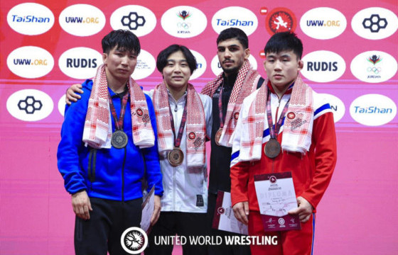 Ц.ЦОГБАДРАХ АЗИ ТИВИЙН АВАРГААС МӨНГӨН МЕДАЛЬ ХҮРТЛЭЭ