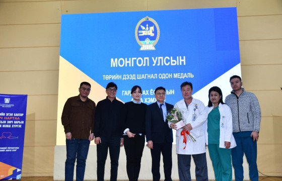 УЛСЫН ГУРАВДУГААР ТӨВ ЭМНЭЛЭГ ЗӨВЛӨХ ЭМЧ НАРАА ХҮЛЭЭН АВЧ, ХҮНДЭТГЭЛ ҮЗҮҮЛЛЭЭ