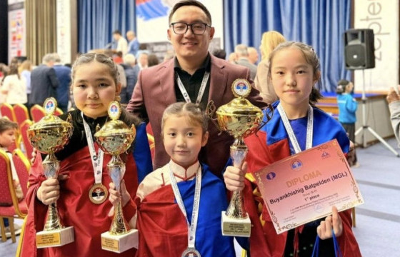 Сурагчдын шатрын дэлхийн аваргаас хоёр алт, нэг мөнгөн медаль хүртжээ