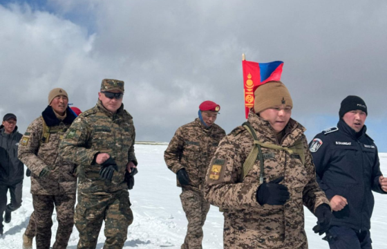 Б.Буянхишиг, Э.Даваажамц нар хэт холын марафоноо эхлүүллээ