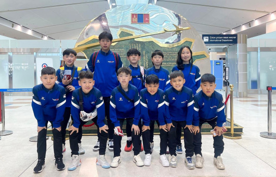 Өвөрийн хөл бөмбөгчид Английг зорилоо