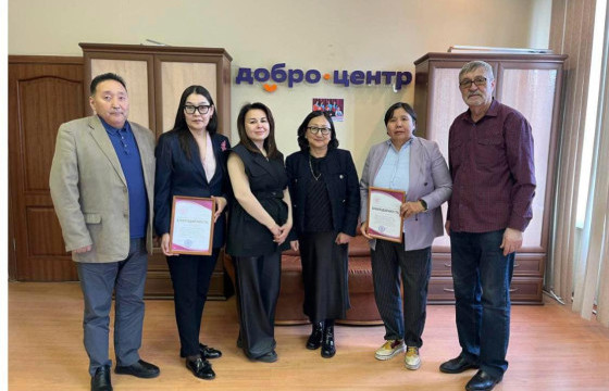 БГД-ийн 70-р сургуулийн багш нар ОХУ-ын Наталья Гусевская уулзалт хийлээ