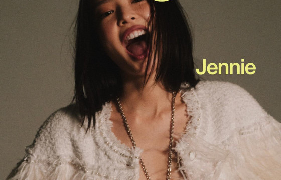 BLACKPINK хамтлагийн JENNIE “HOMMEGIRLS” сэтгүүлийн 13 дахь дугаарын нүүрийг чимлээ