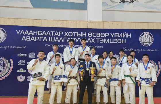 “Цагаанбаатар академи”-ийнхан хотын аваргад багийн дүнгээр тэргүүлэв