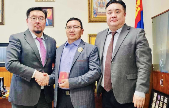 Ш.Хурманбай “Хөдөлмөрийн гавьяаны улаан тугийн одон”-гоор шагнуулав